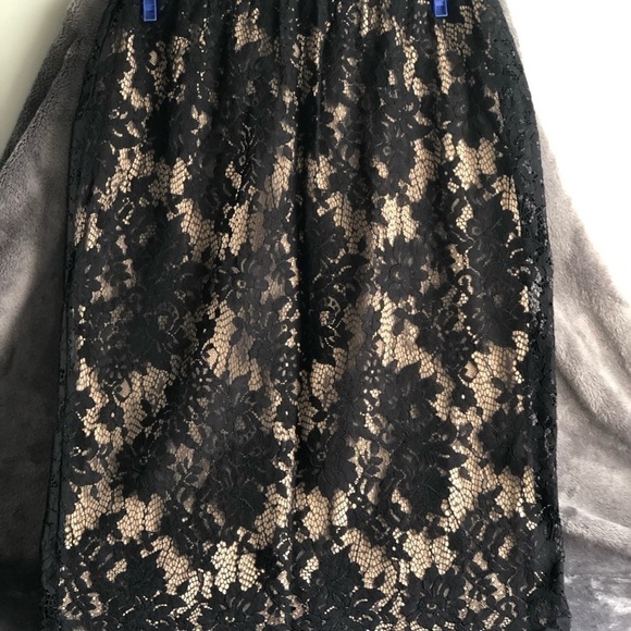 𝅺APT‎ 9 Floral black lace print with cream lining skirt size small #s1130 - Picture 3 of 7